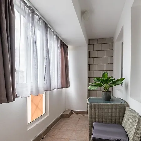 M & M Arena Lejlighed *